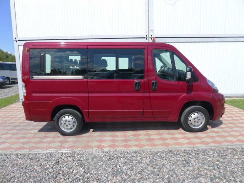 Vybíráte auto pro větší rodinu? Přečtěte si, ve kterých segmentech zalovit